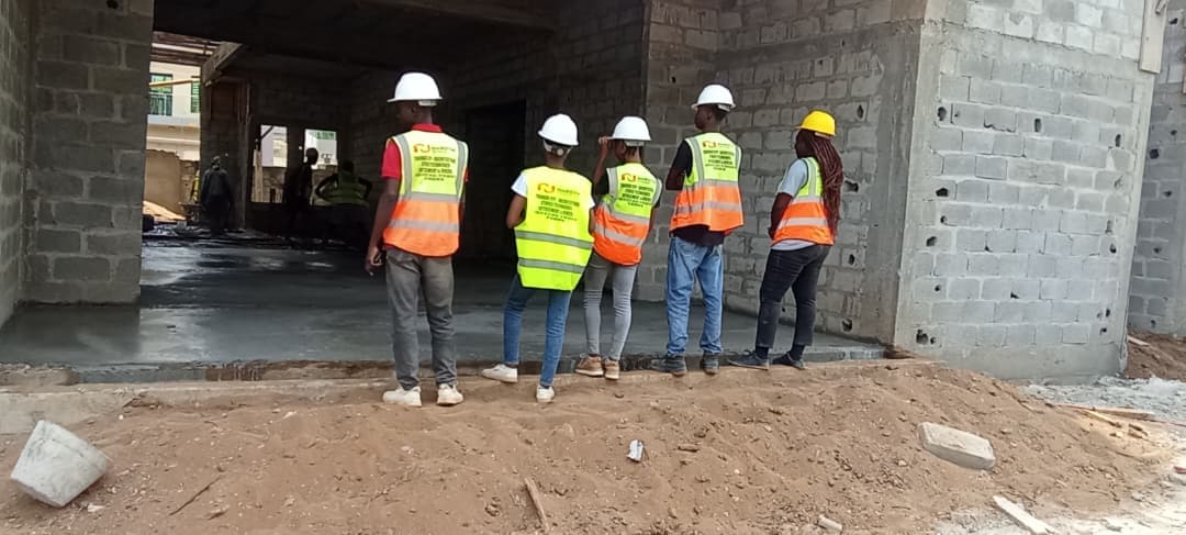 L'équipe NABOTH Corporation sur le terrain - Engagement et Excellence